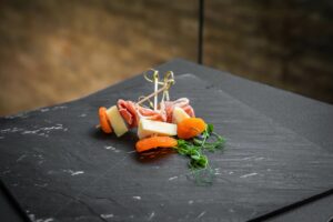 Skewer with Parma ham, apricot and pecorino