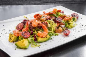 Mixed leaves with grilled prawns