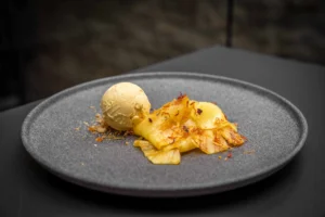 Grilled pineapple with ice cream
