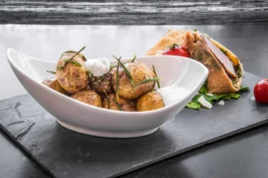 Gebackene Grenaille-Kartoffeln mit Schnittlauchdip