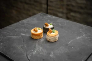 Tartelettes mit Blauschimmelkäse und Walnuss