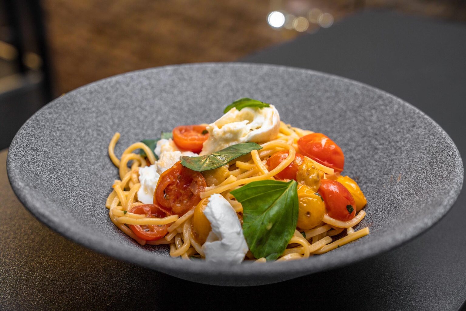 SPAGHETTI POMODORO FRESCO